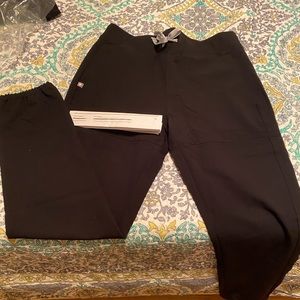 NWT Women’s figs “wasu” scrub pants size medium